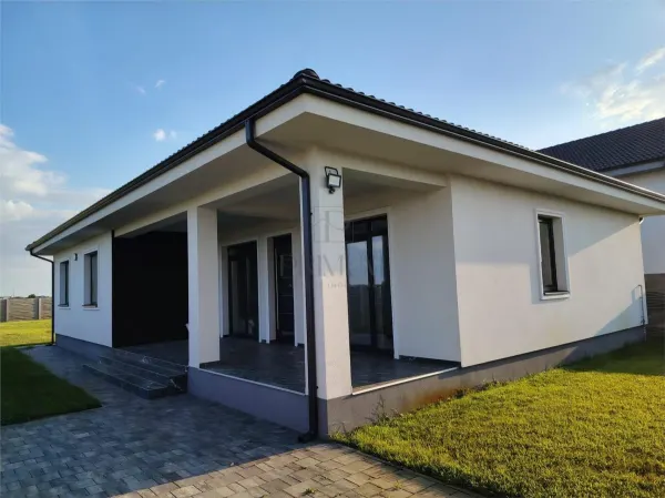Casă 4 camere Moșnița Veche - poza 10
