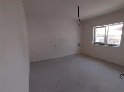 Duplex pe plan - asfalt - canalizare - personalizare interioara - foto 6