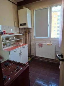 CETATII - 2 CAMERE - DECOMANDAT - LIFT - CENTRALA PROPRIE - ETAJ INTERMEDIAR - foto 3