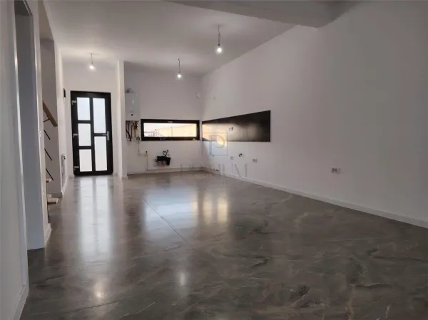 Casă 4 camere Moșnița Nouă - poza 3