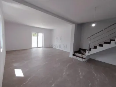 DUPLEX SPATIOS - ZONA CENTRALA - BALCON - foto 2
