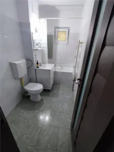 LIPOVEI - ETAJ 1 - ANVELOPAT - 3 CAM - 2 BAI - 2 BALCOANE - CENTRALA PROPRIE- - foto 7