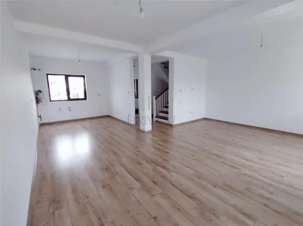 Casă 4 camere Moșnița Veche - poza 2