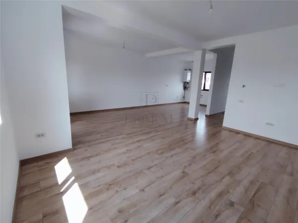 Casă 4 camere Moșnița Veche - poza 3