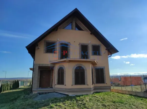 Casă 5 camere Plopeni - poza 1