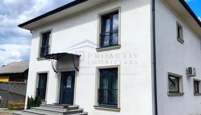 Casa cu finisaje moderne in Scheia l C-4750 - foto 1