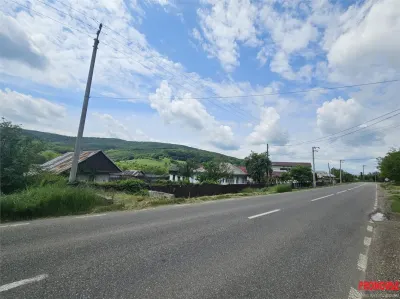 Luncani, Casa Chirpici, La strada - foto 8