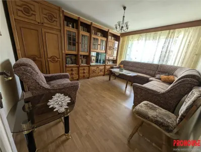 Str. Panselelor, langa Universitate - chirie apartament 3 camere decomandate - mobilat - Bacau