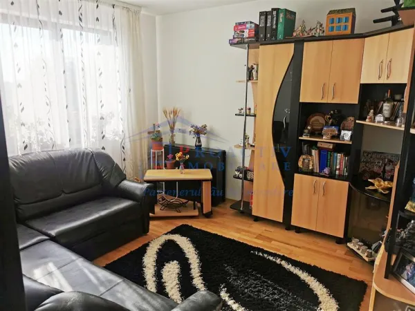 Casă 6 camere Ipotești - poza 4