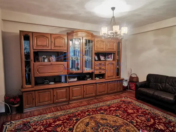 Casă 12 camere Ipotești - poza 4