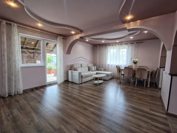 Casă 4 camere Tisauti - poza 1