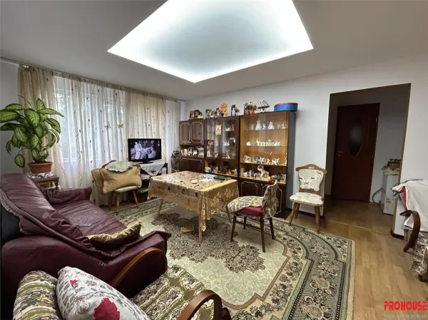 Apartament 3 camere Bacău - poza 1