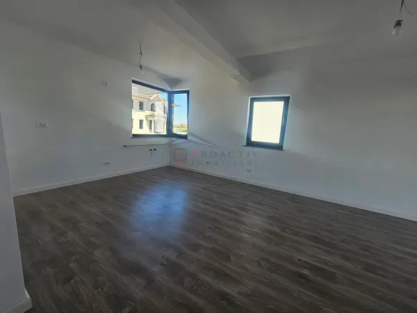 Casă 4 camere Ipotești - poza 6