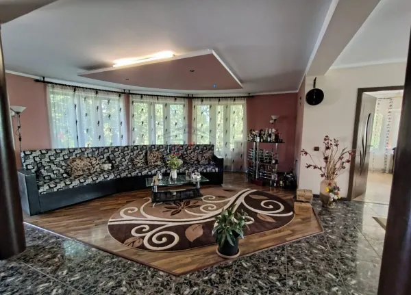 Casă 4 camere Suceava - poza 1