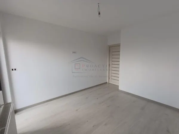 Apartament 3 camere Ipotești - poza 1