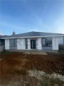 RECO Casa plan parter cu 3 dormitoare-finisata la alb - Paleu - foto 1
