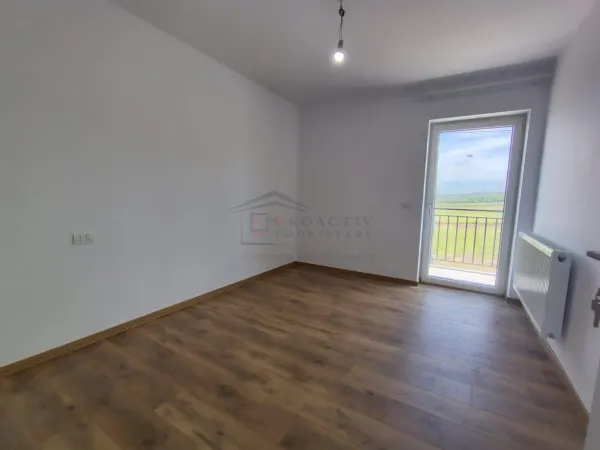Casă 4 camere Ipotești - poza 3