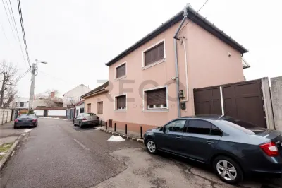 RECO Casa  cu 4 camere la 5 minute de centru (Olosig) -Oradea-curte si acces auto - foto 1