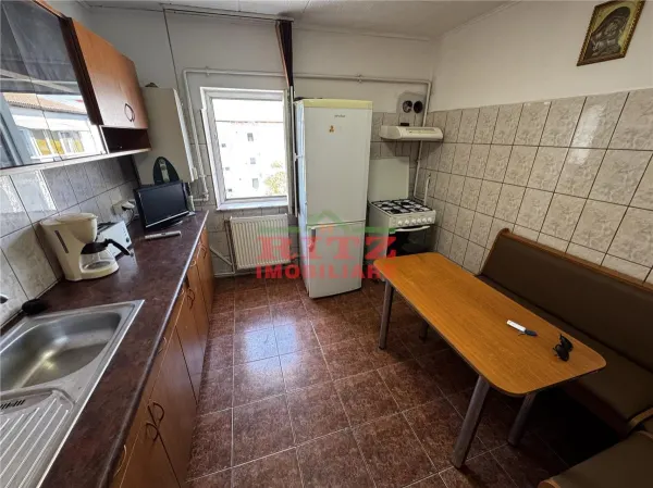 Apartament 3 camere Slatina - poza 2