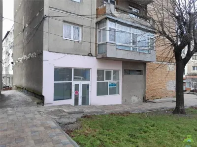 Vanzare spatiu comercial 76 mp - Comanesti, Republicii C1 (bariera) - foto 2