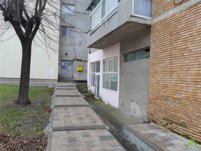 Vanzare spatiu comercial 76 mp - Comanesti, Republicii C1 (bariera) - foto 3