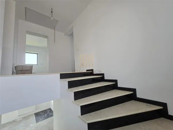 Casă 5 camere Nisipoasa - poza 1