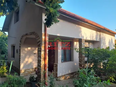 CASA  PROTOSENI - Caracal