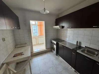 Apartament 2 camere, decomandat, Nicolina 2 - foto 3