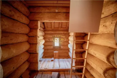 Casa din lemn rotund (Izvoru Muresului, str. Garii) - foto 18