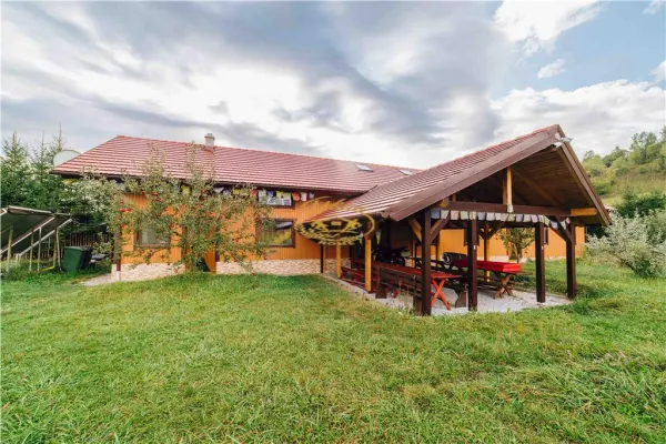 Casă 12 camere Valea Stramba - poza 1