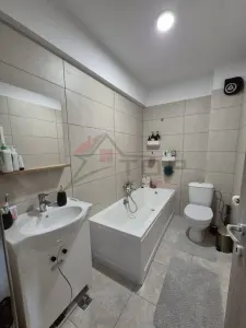 Apartament cu 3 camere, 2 bai, loc de parcare - Visani - foto 8