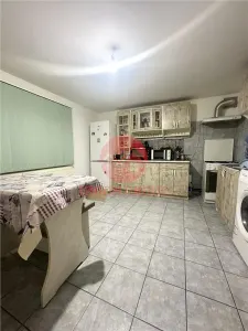 Casa cu Potential Multiplu, Pretabila Pentru Doua Familii sau Business, Chiar la Strada Principala - foto 9