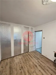 Apartament 3 Camere, Semidecomandat, Zona Piata Amzacea, Etaj 1 - foto 2