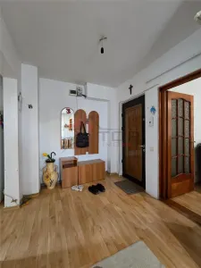 Piata Alexandru - Milcov, 2 camere decomandat cu 2 balcoane, liber - foto 3
