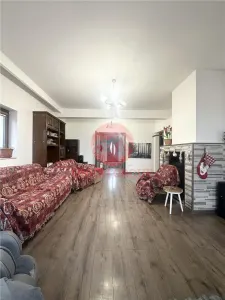 Casa Spatioasa cu Teren de 1000 mp | Poiana - foto 7