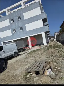 Spatiu Comercial Parter si Curte - in Constructie - foto 5