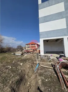 Spatiu Comercial Parter si Curte - in Constructie - foto 6