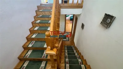 Casa  de vanzare zona ultracentrala ideala pentru transformare in pensiune - foto 3