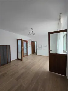 Zimbru - Tigarete, 3 camere decomandat 81mp, bloc din 91 - Iasi