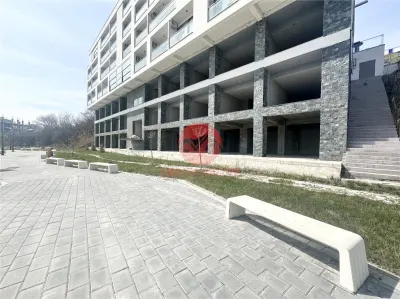 Spatiu Comercial Eforie Nord cu Intrare Directa din Promenada, Situat in Zona cu Trafic Estival Intens - Eforie Nord