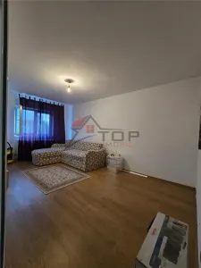 Etaj 2 - Dacia 2 camere decomandat, geam la baie, liber - Iasi