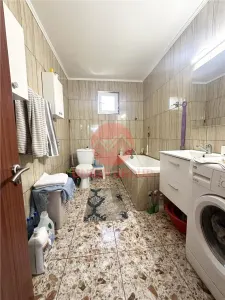 Casa din Caramida, Amprenta 80 mp si Teren 215 mp, Lumina - foto 9