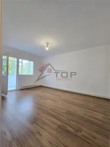 Etaj 1 - Piata Dacia, 4 camere decomandat cu 2 bai, liber - foto 2