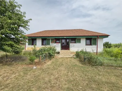 Proprietate Deosebita cu 4600 Mp Teren, 2 Case, Panouri Fotovoltaice si Sera - foto 7