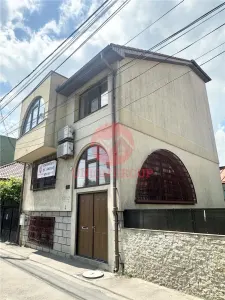 Vila Impresionanta, 220 mp Utili, zona Casa de Cultura - foto 2