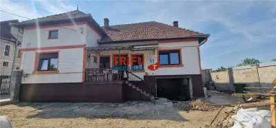 Casa 4 camere de vanzare zona Centru - foto 1