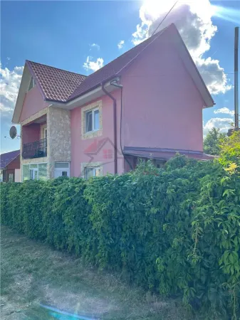 Casă 4 camere Lețcani - poza 1