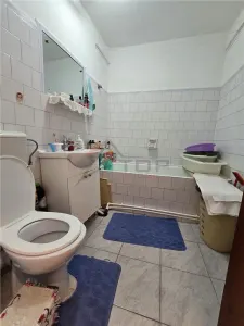 Apartament 3 camere, 2 bai, etaj intermediar- Nicolina - foto 3