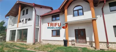 Casa 10 camere de vanzare zona Centru cu piscina interioara - foto 2
