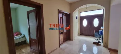 Casa 10 camere de vanzare zona Centru cu piscina interioara - foto 16